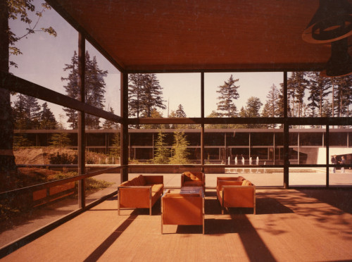 The student lounge in the John Gantenbein Building, shown here in 1973, allows an extensive view of the Paul L. Boley Library.