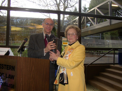 Dean Bob Klonoff presents Justice Betty Roberts '66 with a memento during the 2011 inauguration of the Women in the Law Program named in ...