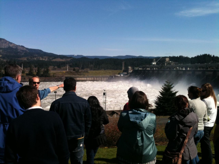 Prof Rohlf leading field trip to Bonneville Dam (note photo was not taken during field trip with federal judges)