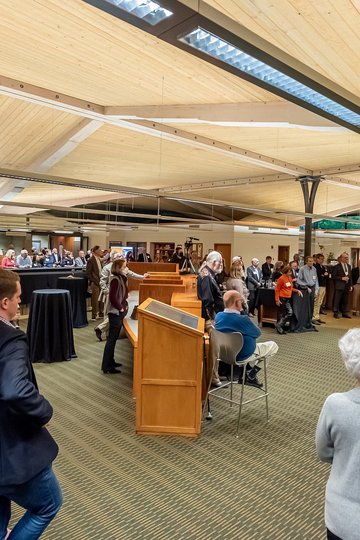 Alumni gather to pay tribute to Professor Doug Newell