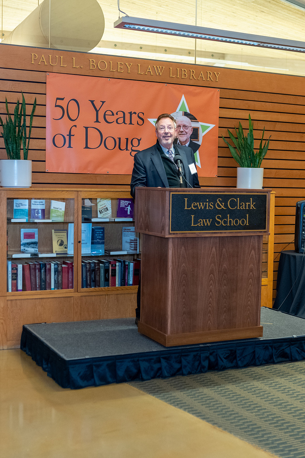 Mark Tratos '79 pays tribute to Professor Doug Newell