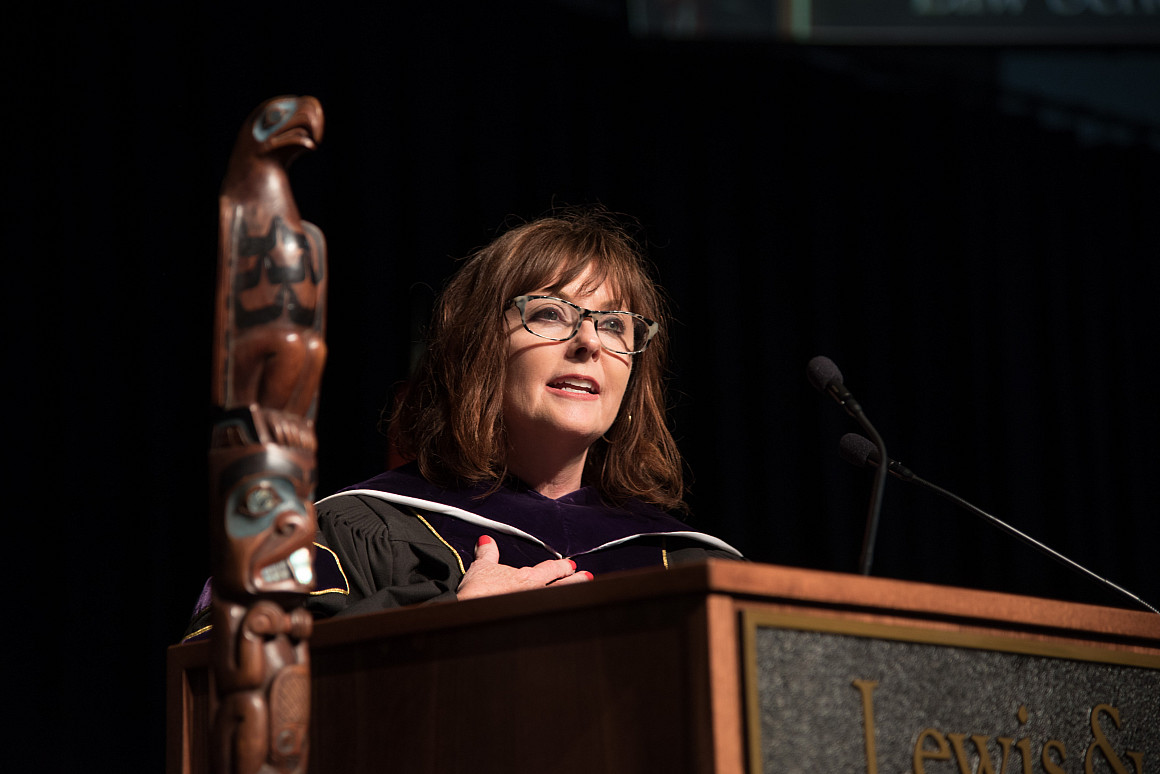 Sandy Patrick gives award acceptance speech.
