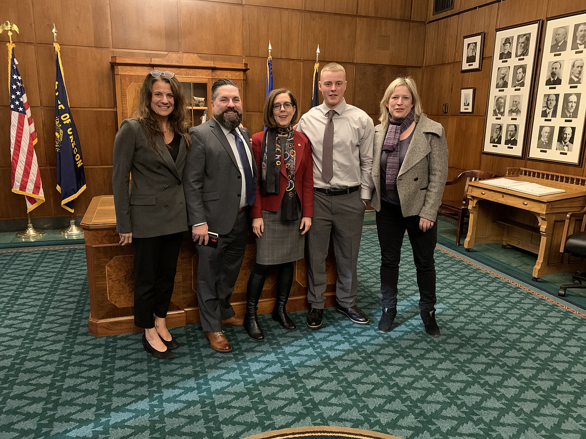 Left to Right: Aliza Kaplan, Joe O'Leary, Governor Kate Brown, Johnathan Baker, Venetia Mayhew.