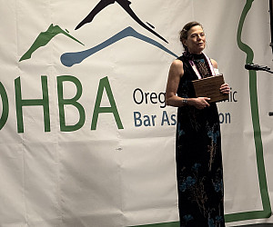 Susan Felstiner recieves Alianza Award from the Oregon Hispanic Bar Association