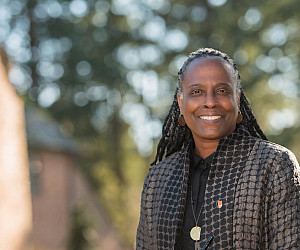 Dr. Robin Holmes-Sullivan