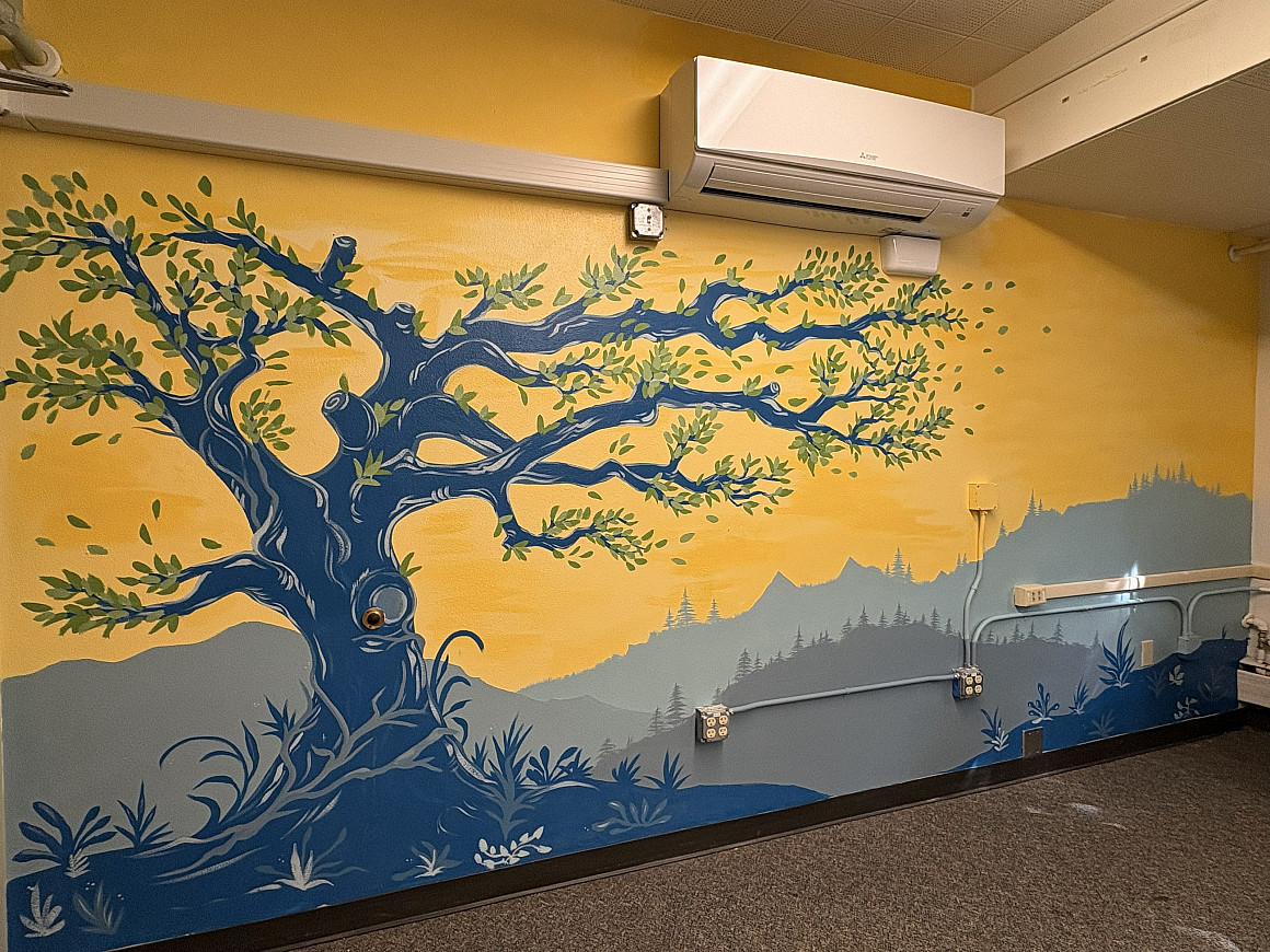 A mural painted by Student Philanthropy Officer Kiana Hall '26 