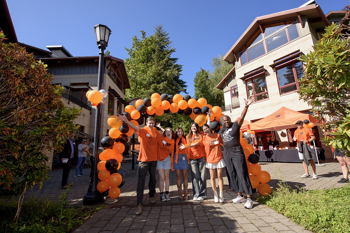New Student Peer Mentors with President Robin Holmes-Sullivan, welcoming our new students to campus.