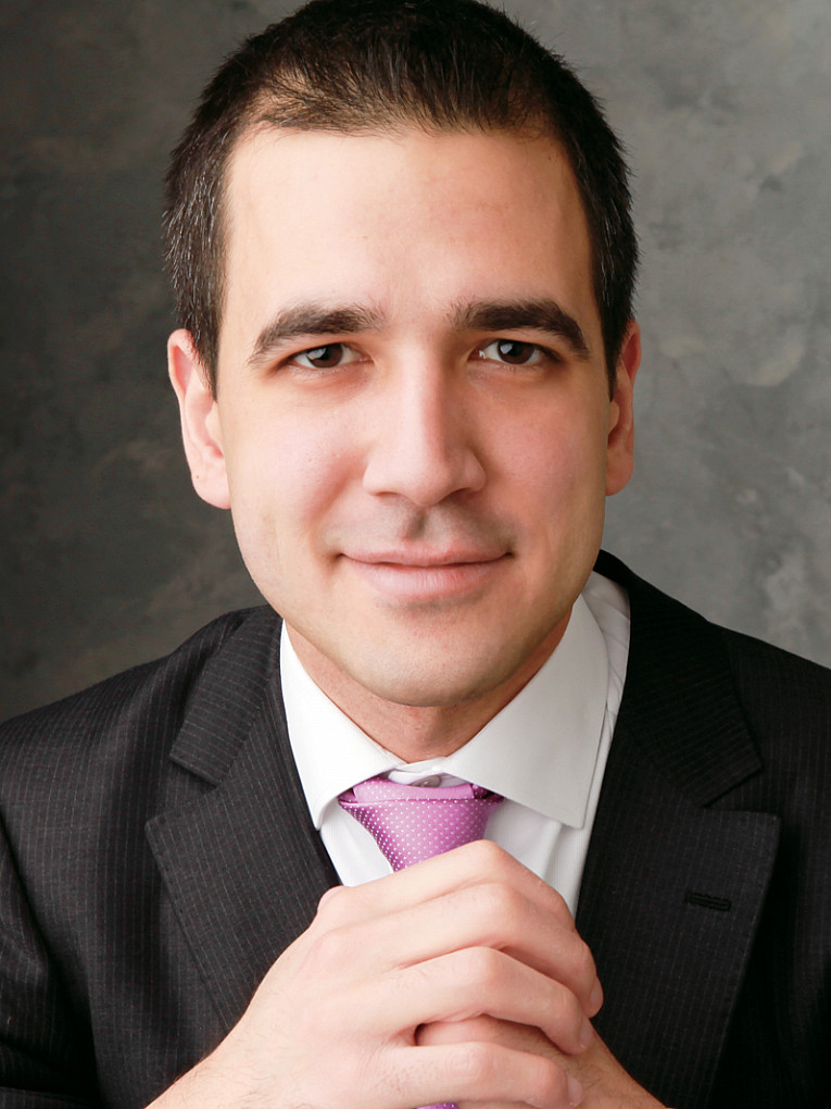 Professor Ozan Varol