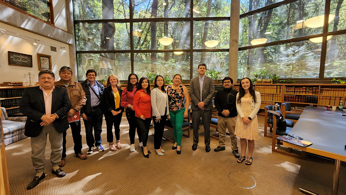 GLA and ABA ROLI pose for a picture with an inspiring group of Peruvian professionals on Monday, August 29, 2022