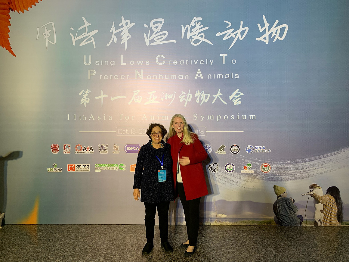 Professor Joyce Tischler and Dean Pamela Frasch at the 11th Asia for Animals Symposium in Dalian, China, October 2019.
