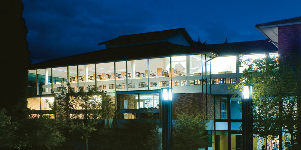 Watzek Library at night.