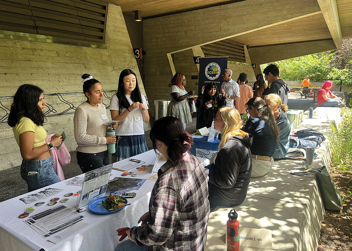 High school students take advantage of tabling opportunities at GEI's second annual Youth Climate Summit.