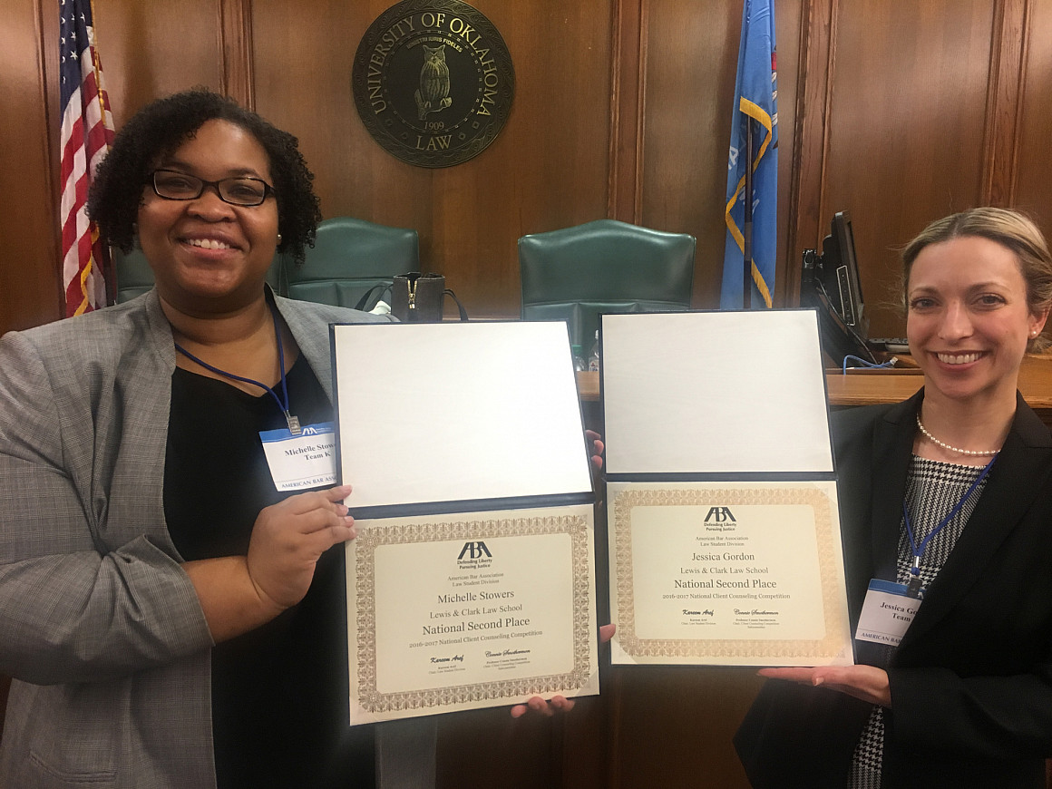 Michelle Stowers '17 (left) and Jessica Gordon '17