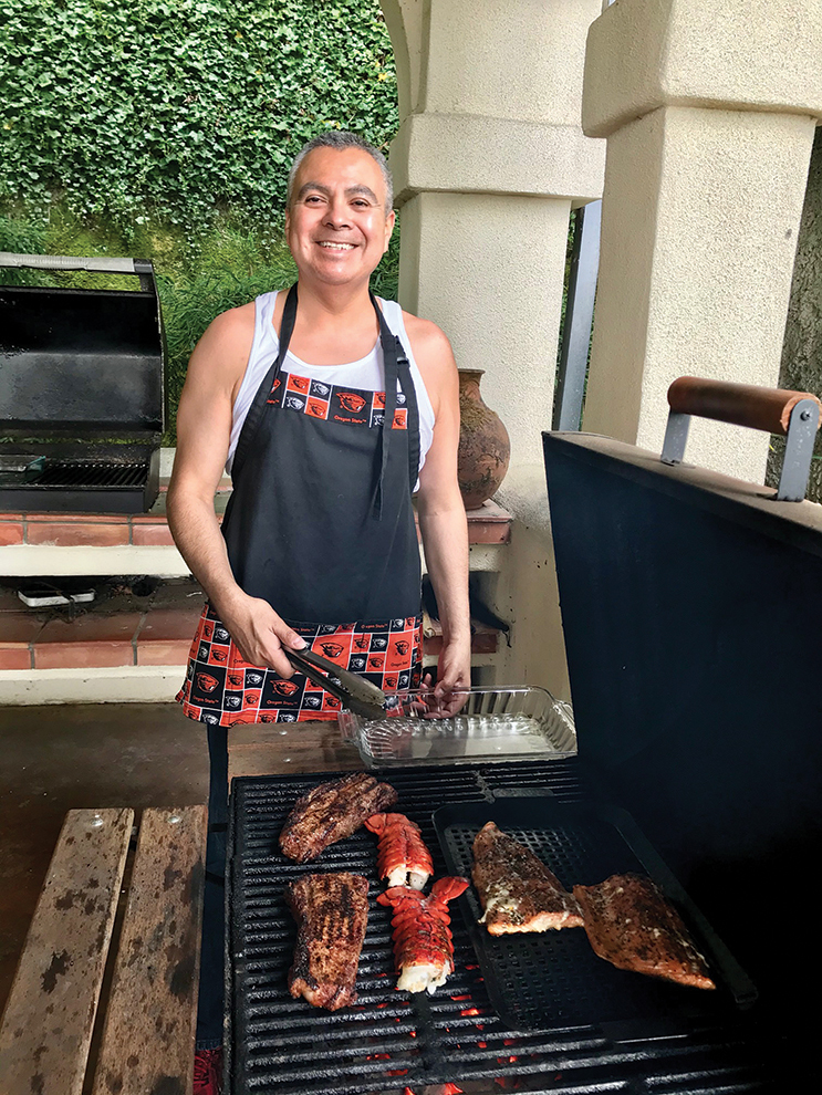 Román D. Hernández '00