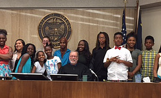 Students pose with judges at Summer Law Camp 2016