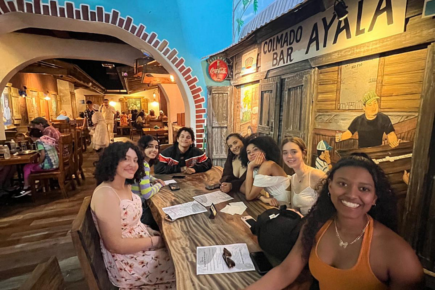 Volunteers have dinner in Old San Juan with some of the incoming POSSE scholars who will be attending LC in fall 2023.