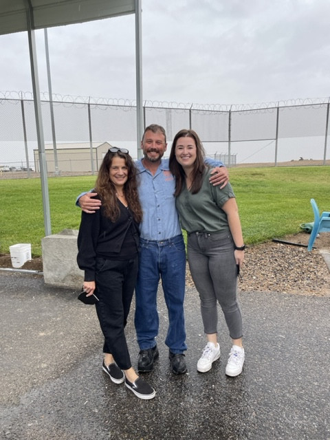 Clinic student Adrienne Delmonte and Professor Kaplan visiting a client at Snake River Correction...
