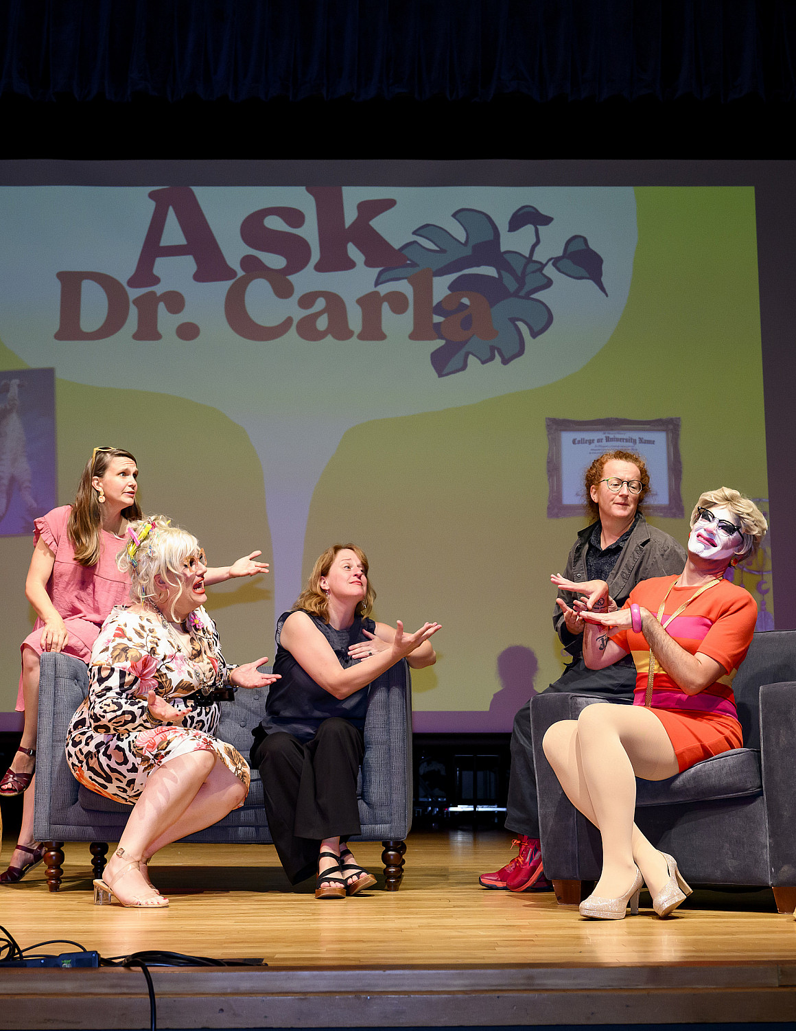 Rebecca Lingafelter and Katherine FitzGibbon with Ask Dr. Carla at New Student Orientation