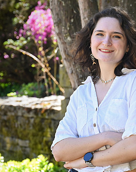 Recent graduate Jessica loved the hands-on work in both her biochemistry and molecular biology major and art minor.