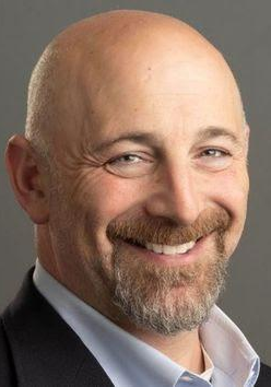 Elon Hasson, JD '01, and founder of Emerald Renewable Energy Developers, led the discussion.