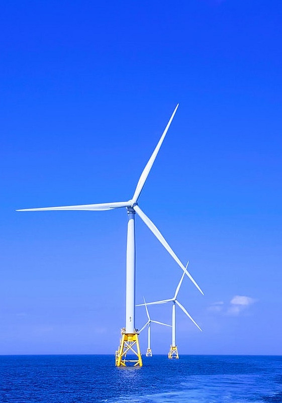Oregon's wind power options expand from shore to sea.