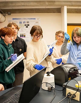Students in the Molecular Biology Lab with Professor Sharon Tor