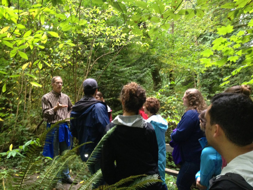 Professor Rohlf leading Legal Ecology field trip in Tryon Creek Park.